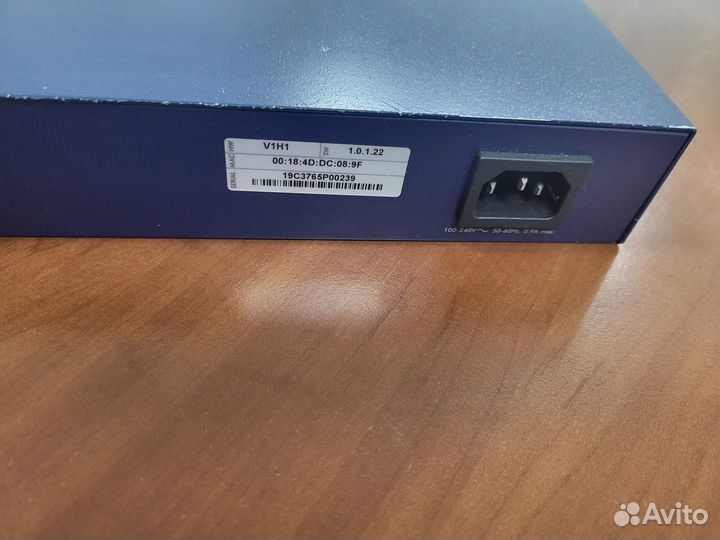 Коммутатор netgear FS752TS
