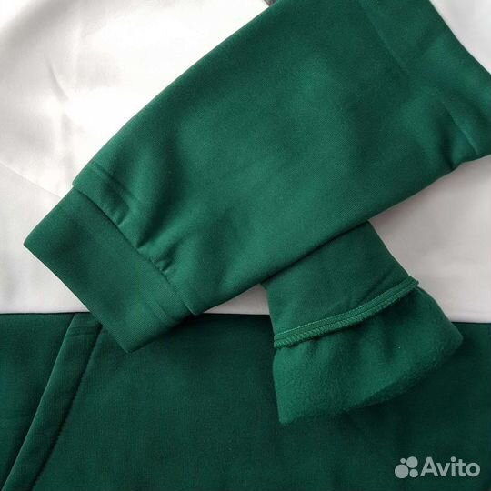 Стильный плотный спортивный костюм