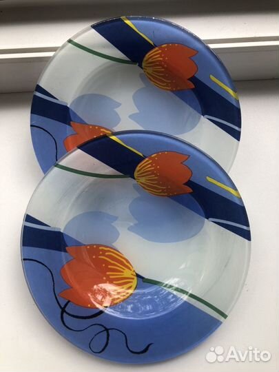 Два цветных стеклянных блюдца (цена за оба)