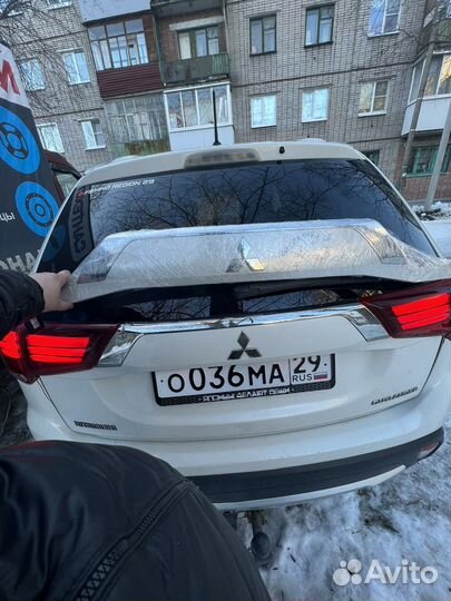 Накладка на дверь багажника mitsubishi outlander 3