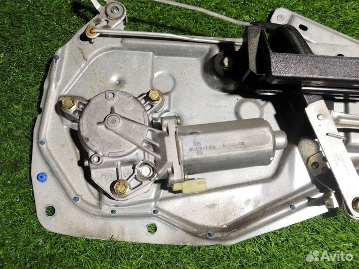 Задний правый стеклоподъёмник Volvo 850