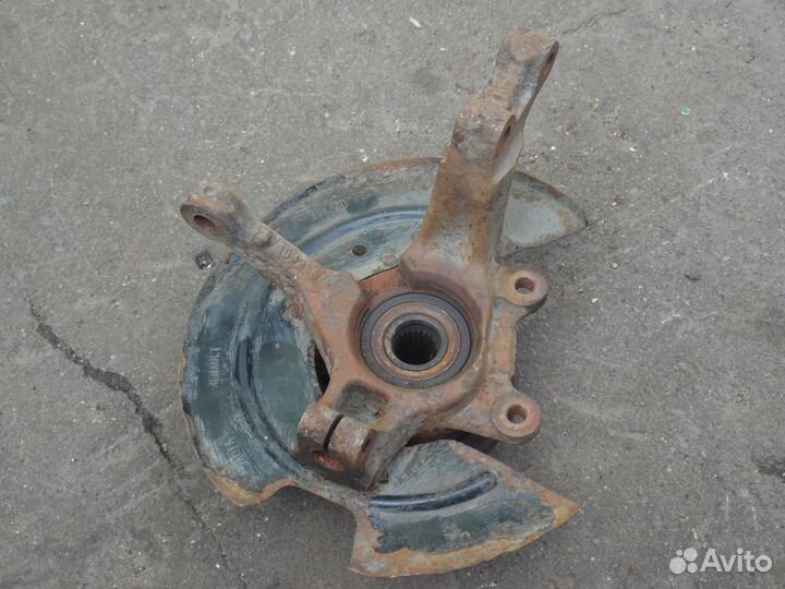 Поворотный кулак передний левый Рено Сандеро 1