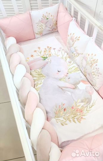 Бортики в кроватку. Косичка. Подушки