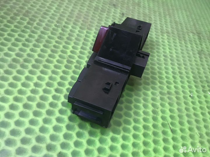 Кнопка аварийной сигнализации Opel Corsa D