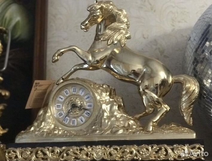 Часы кварцевые Лошадь 24 карат