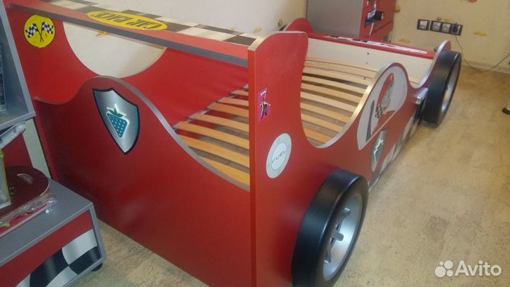 Детская кровать-машина