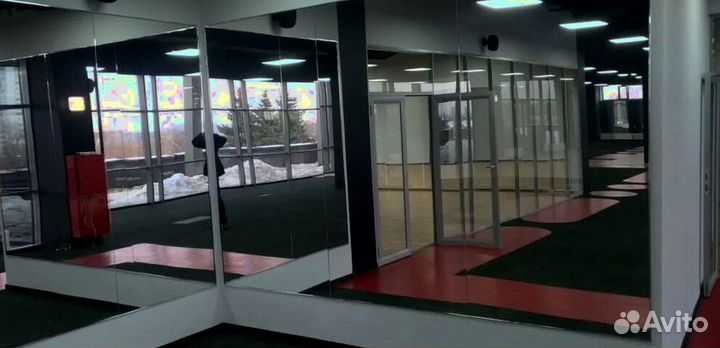 Спортзальные зеркала и стекла