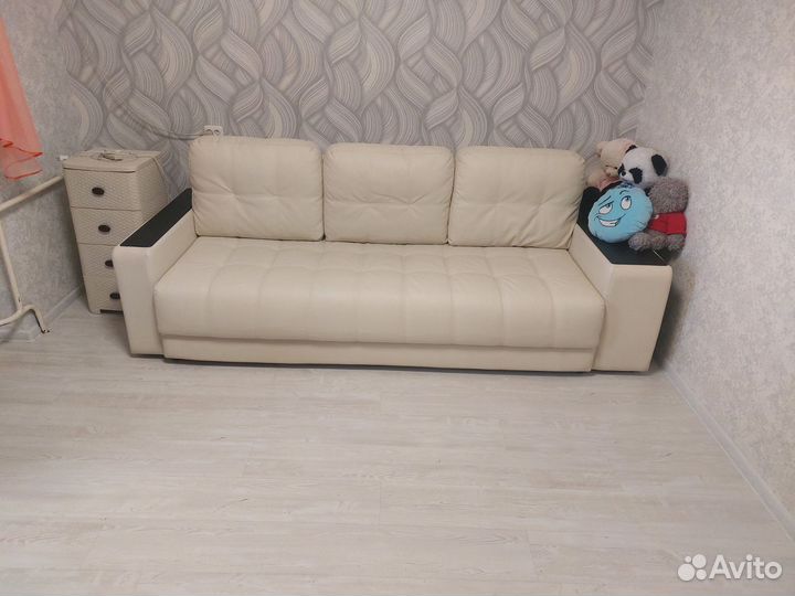 Кожаный диван