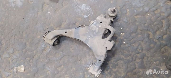 Toyota Land Cruiser 200 передние рычаги