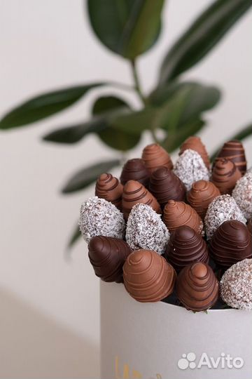 Клубника в шоколаде в коробке