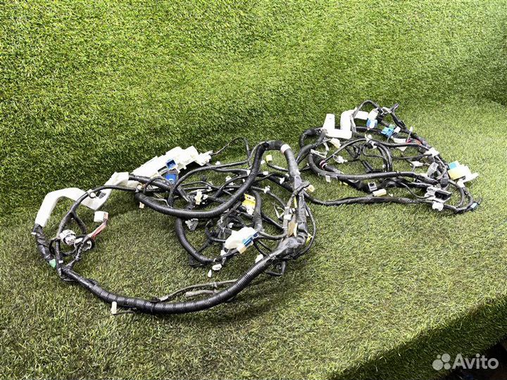 Проводка салона Toyota Voxy ZRR75 3zrfae 2009