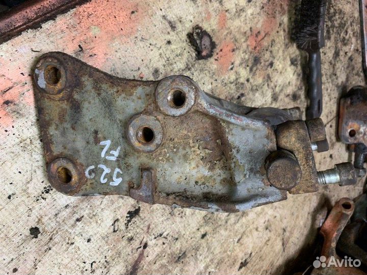 Кронштейн кабины передний левый Scania R93