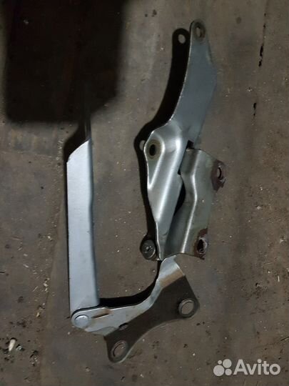 Петли капота Nissan cube z10