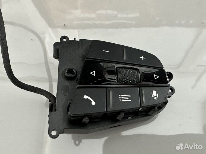 Кнопки активного круиз-контроля BMW G06