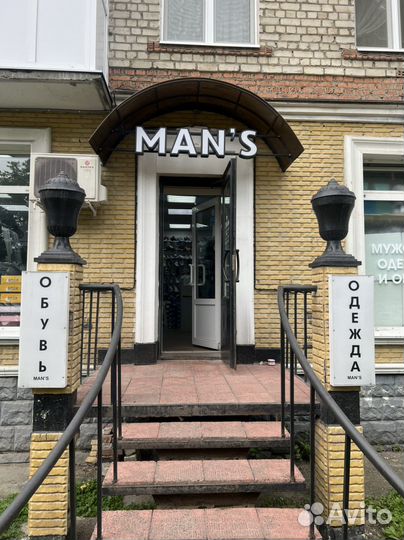 Продавец консультант в мужской шоурум