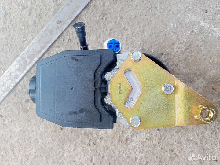 Насос гидроусилителя (гур) Toyota Avensis AT220