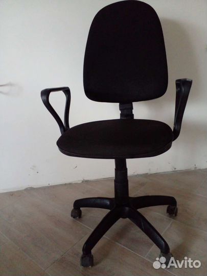 Офисное кресло