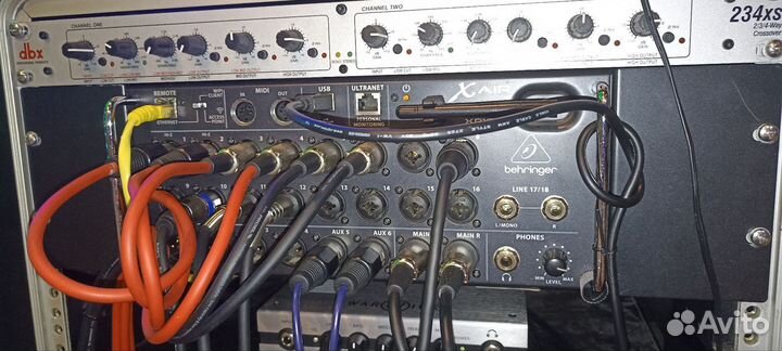 Цифровой микшерный пульт behringer XR18