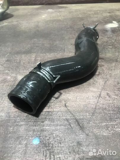 Патрубок радиатора верхний Nissan Skyline V35