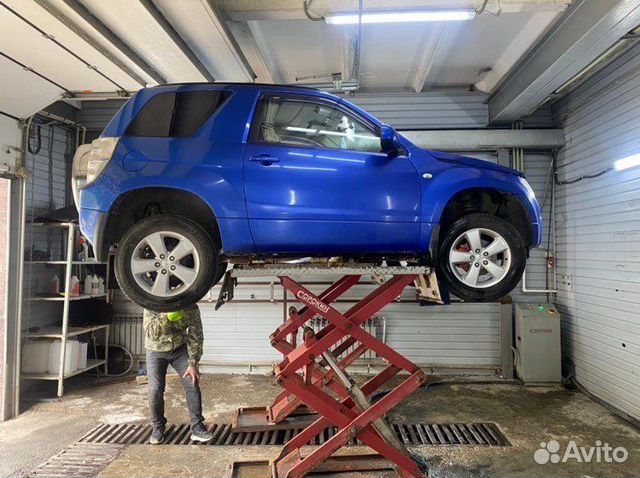 Мойка днища автомобиля на подъемнике в Москве | Услуги | Авито