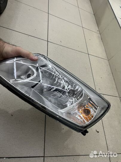 Передняя левая фара Гранта