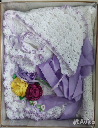 Комплект на выписку. Плед, чепчик и пинетки