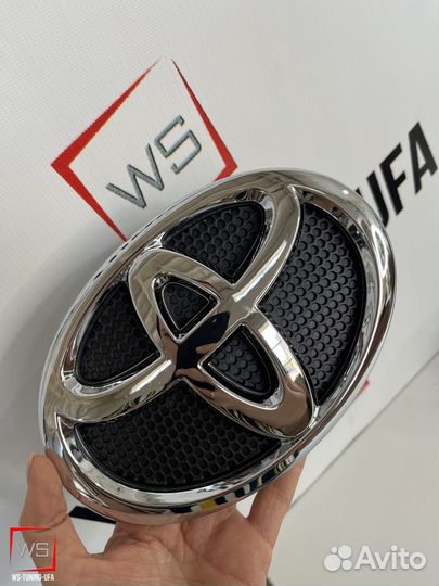 Эмблема Toyota Land Cruiser Q193