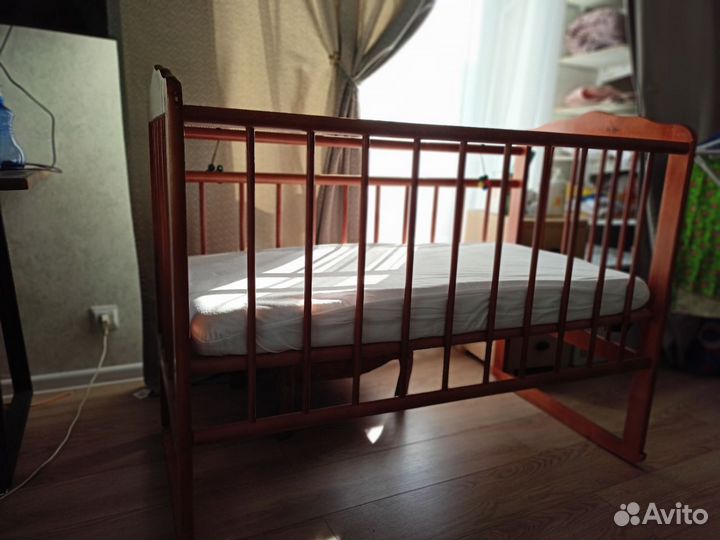 Детская кроватка