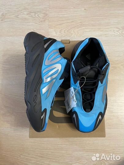 Adidas Yeezy Boost 700 mnvn 