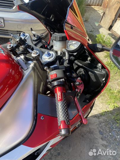 Yamaha YZF R1