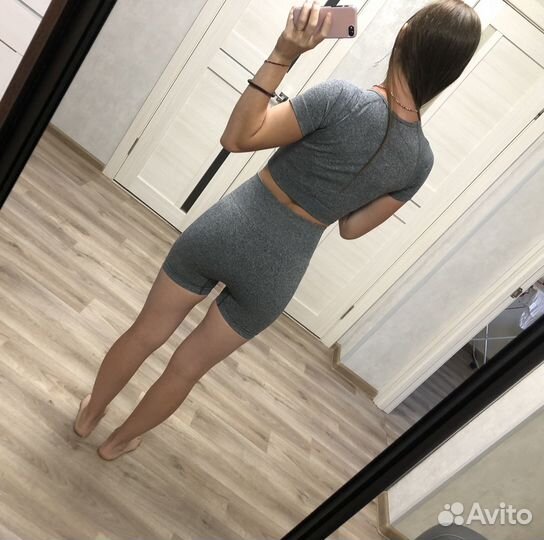 Женский бесшовный спортивный комплект. Новый