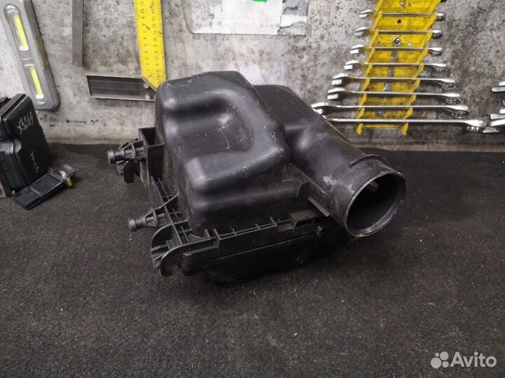 Корпус воздушного фильтра Ниссан Жук Турбо 1.6