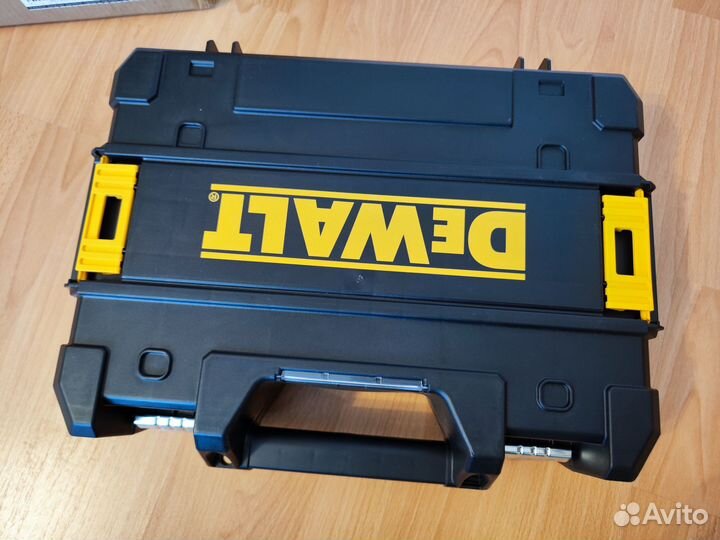 Винтоверт Dewalt DCF850