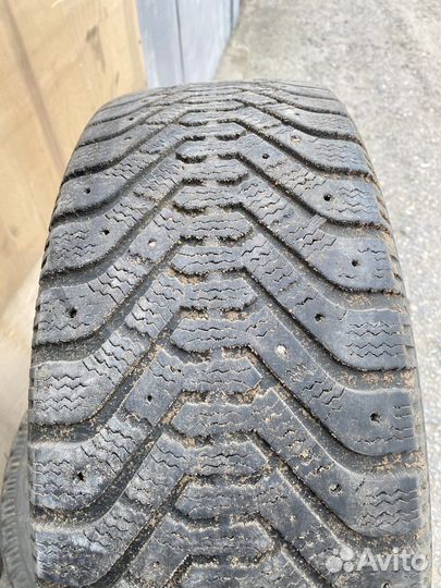 Goodyear UltraGrip 500 215/55 R17