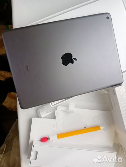 iPad 8 2020 wifi 32gb с apple pencil
