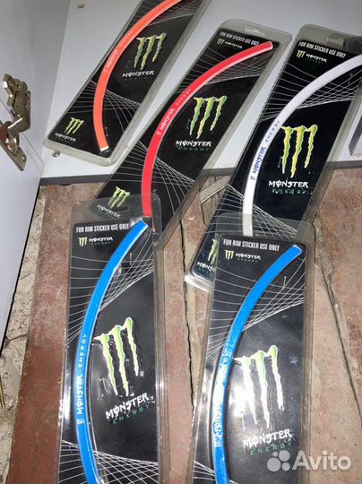 Наклейки на обода колес