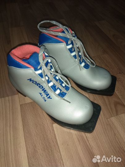 Ботинки лыжные