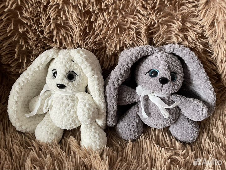 Вязаные игрушки ручной работы Зайка