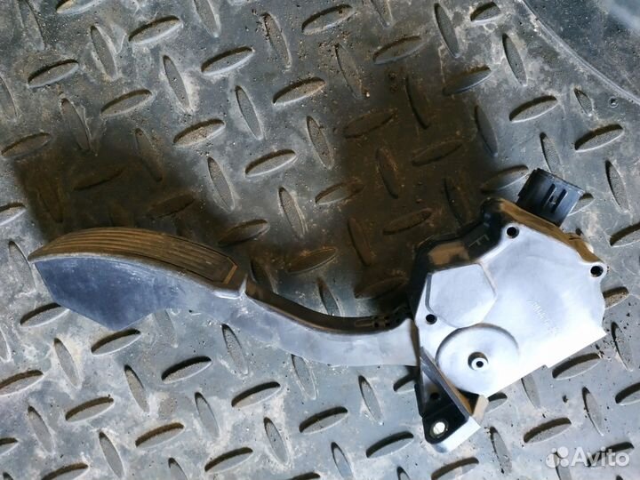 Педаль газа Toyota RAV4 2006-2012 год