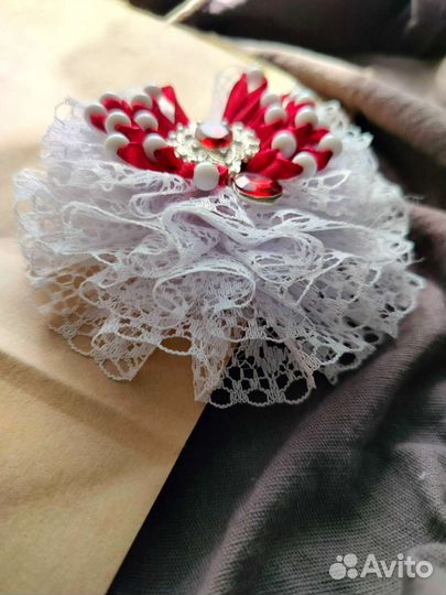 Брошь-галстук, брошь - жабо