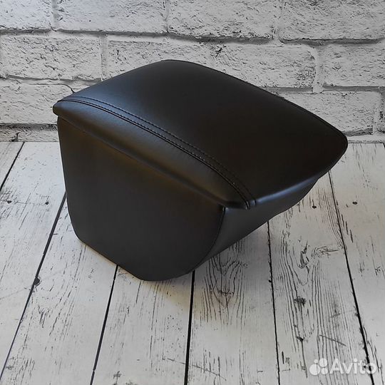 Подлокотник VW Jetta 6 (2010 - )