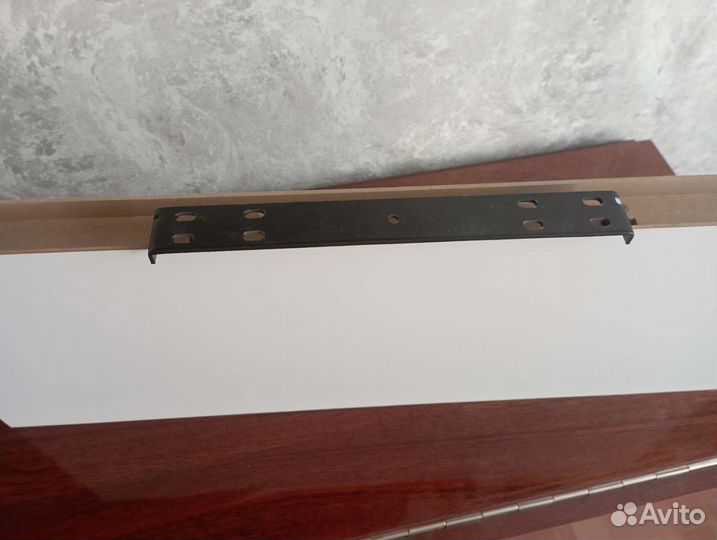 Полка со скрытыми креплениями