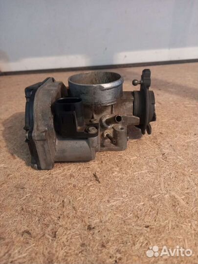 Дроссельная заслонка Пассат Б5 А4 Б5 058133063H