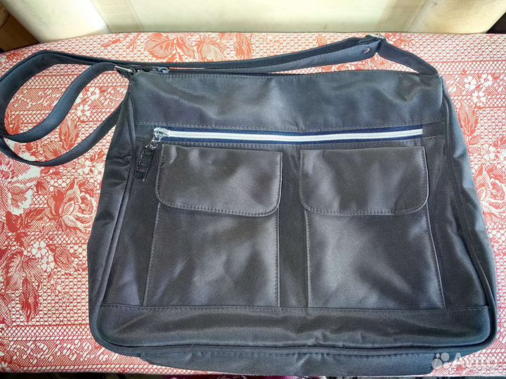 Сумка вмещает формат А4