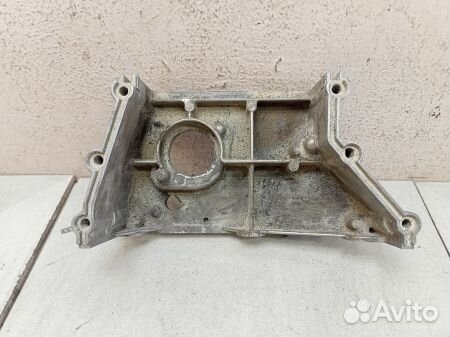 Крышка двигателя передняя