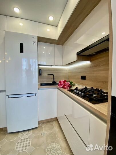 П образная кухня на заказ. Фабрика в Челябинске