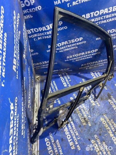 Задний левый стеклоподъёмник Audi A6C5 седан 2000