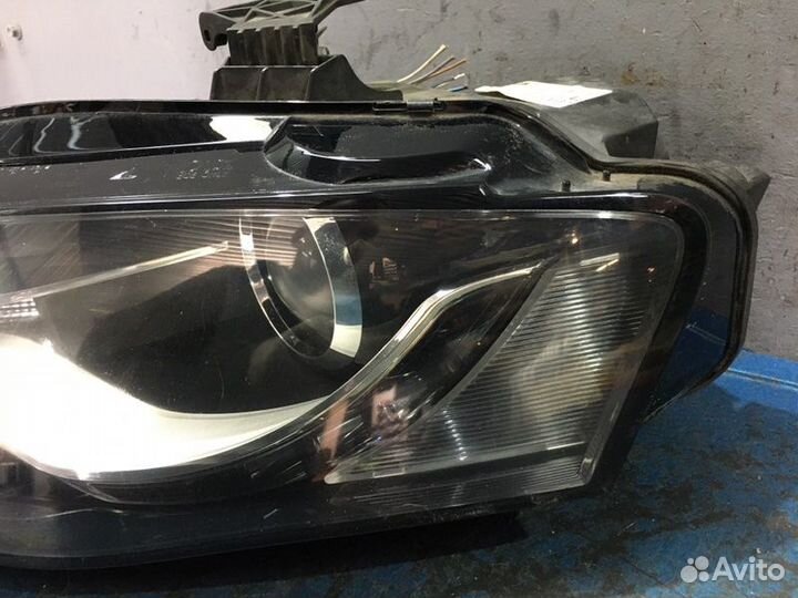 Фара ксенон левая Audi A4 B8