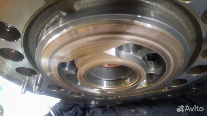 Редуктор хода экскаватора Hitachi ZX370