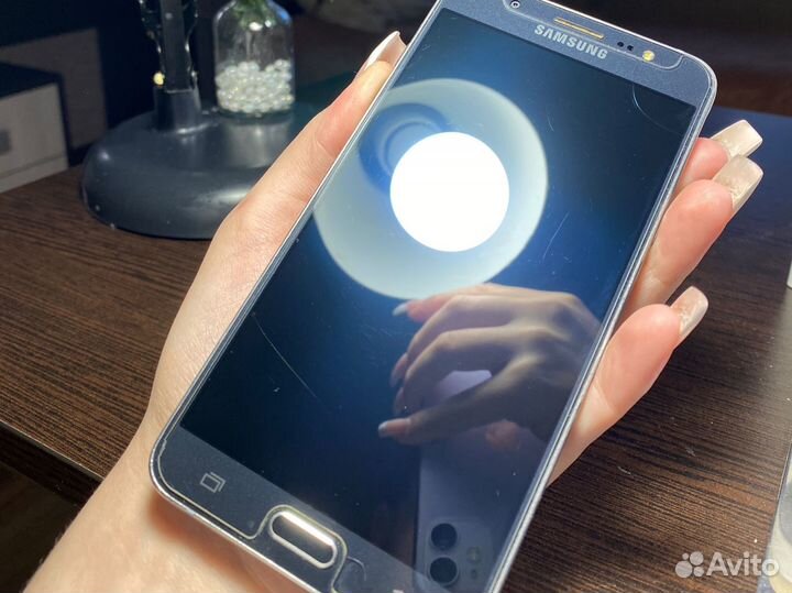 Телефон Samsung Galaxy j7 2016